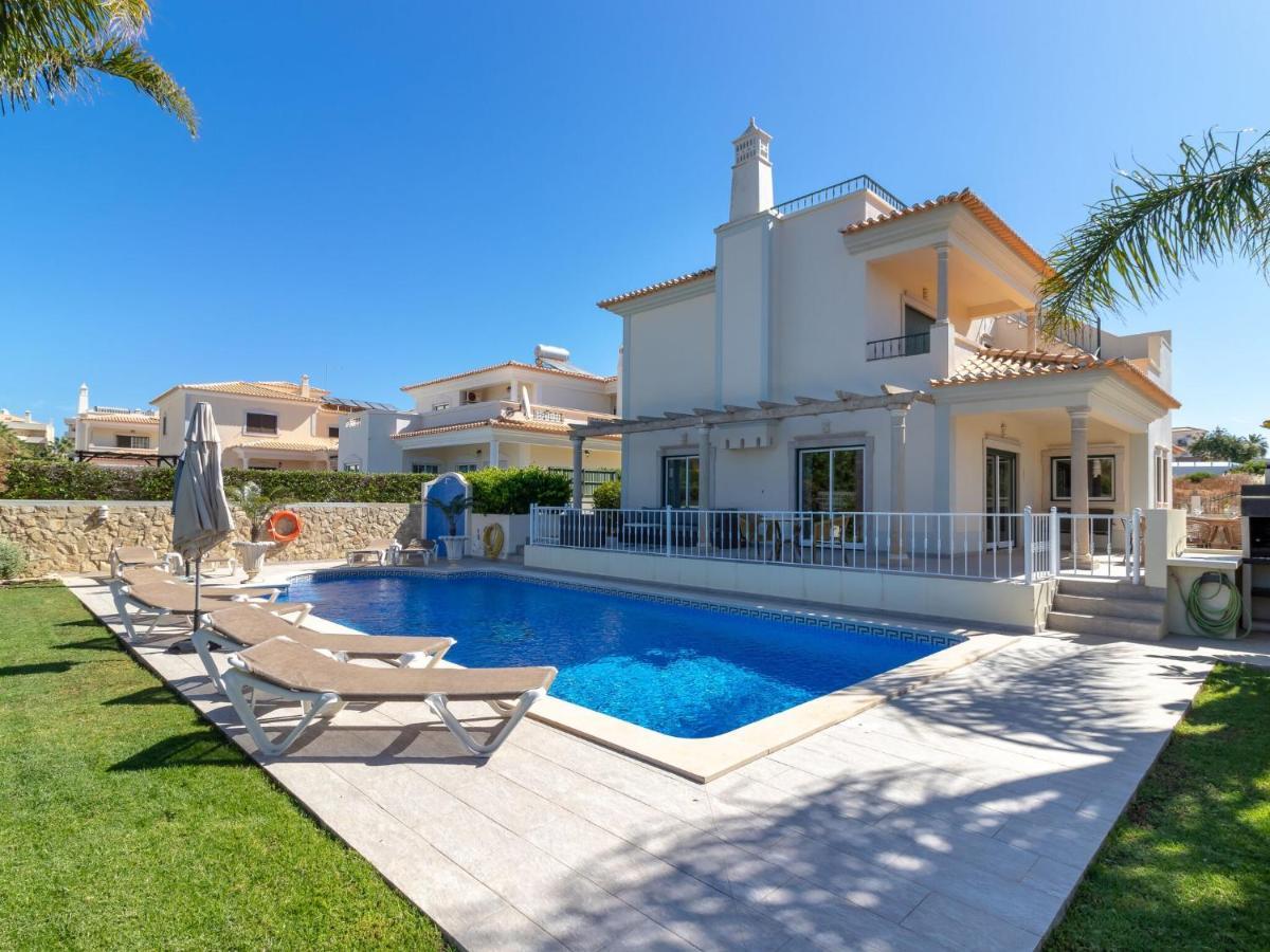 Villa Soothing In Castelnuovo Dei Sabbioni With Pool Albufeira